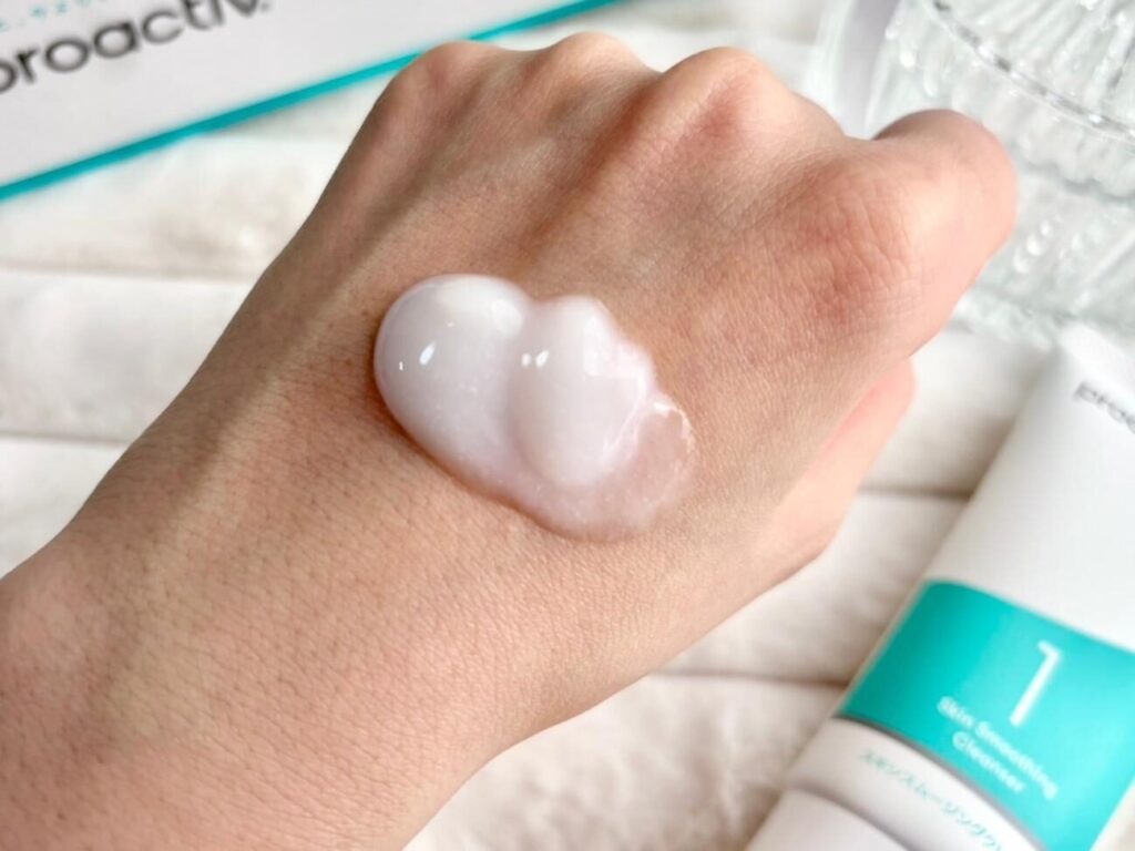 プロアクティブのスキンスムージングクレンザーのテクスチャ