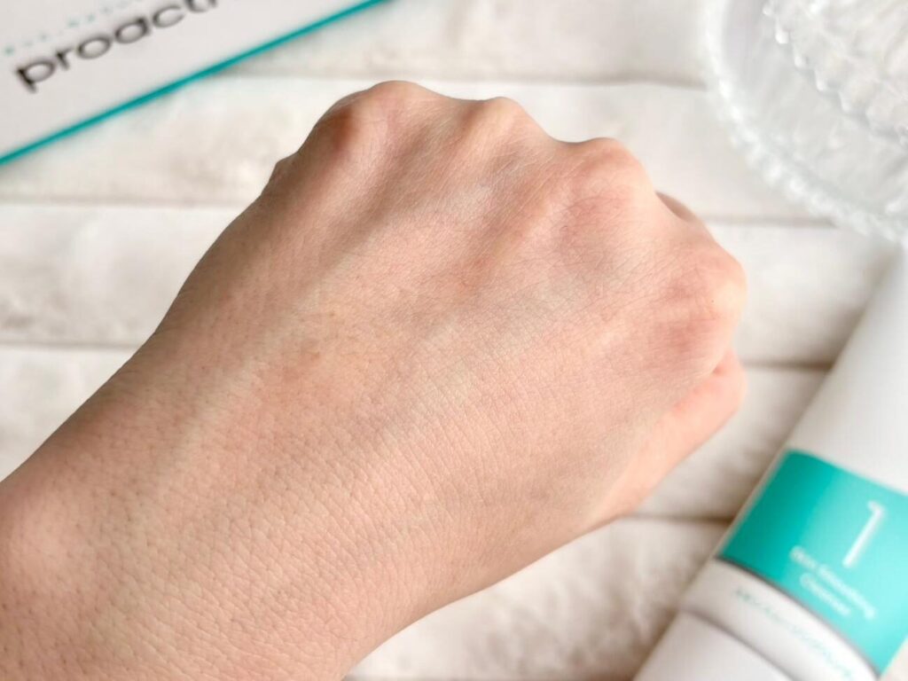 プロアクティブのスキンスムージングクレンザーを洗い流した後の肌の様子