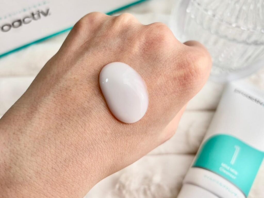 プロアクティブ マイルドミルククレンザーのテクスチャ