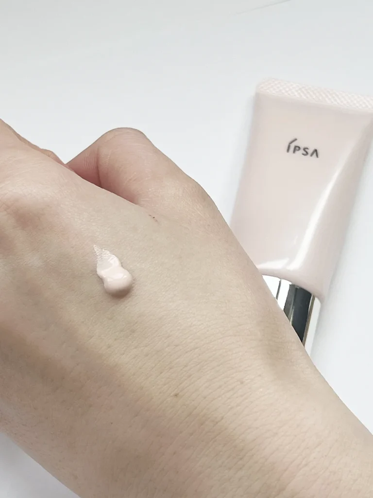 トーンアップ下地の使用量イメージ（パール粒一つ分）