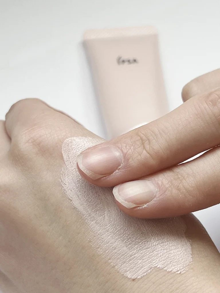 トーナップ下地塗布している様子