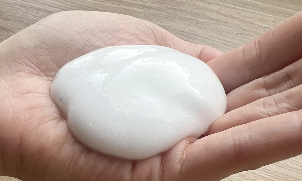 キュレルの泡ジェル洗顔を適量直径4㎝程度の泡を出した様子